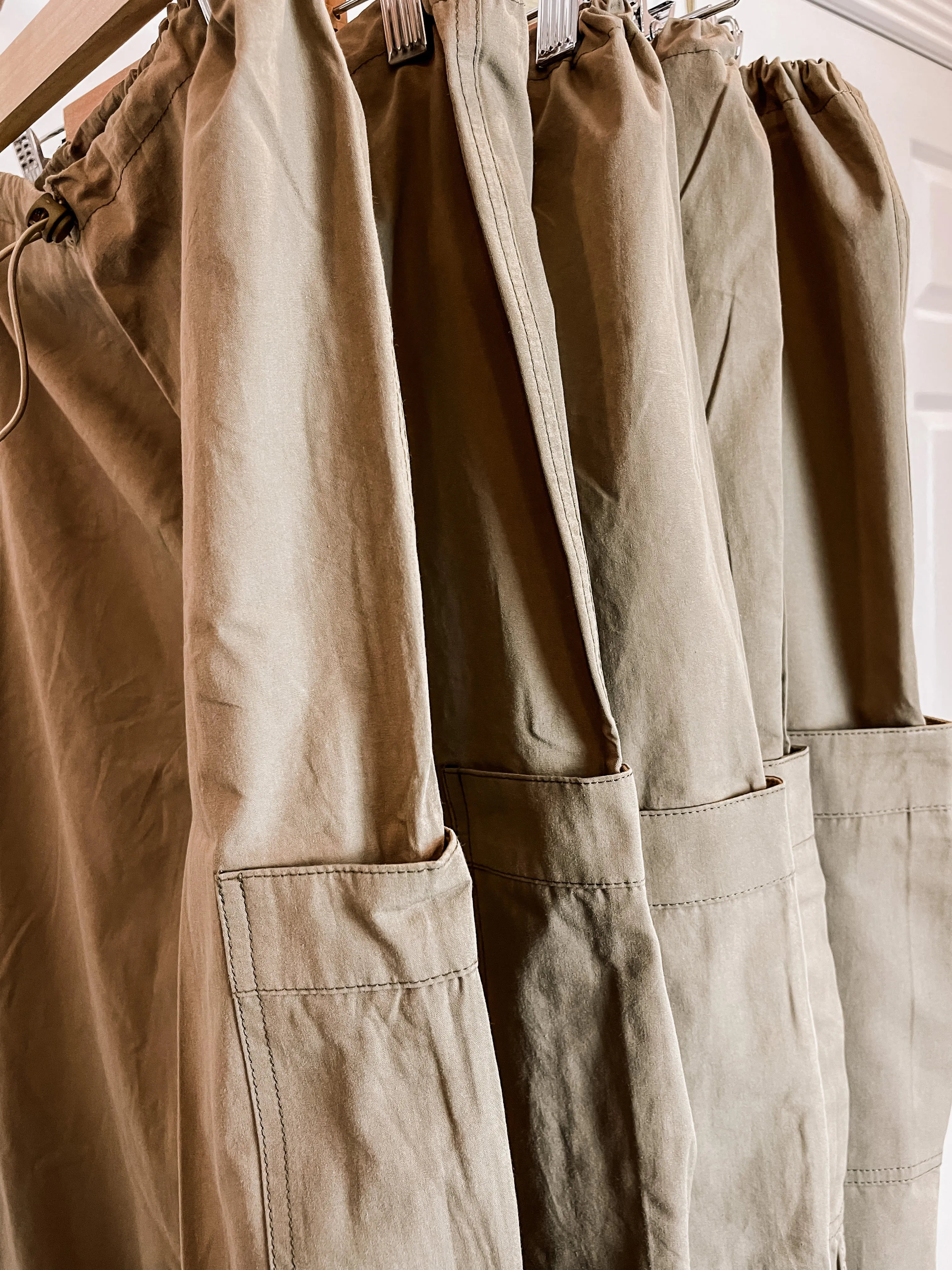 Ariah, Cargo Midi Skirt, Coffee