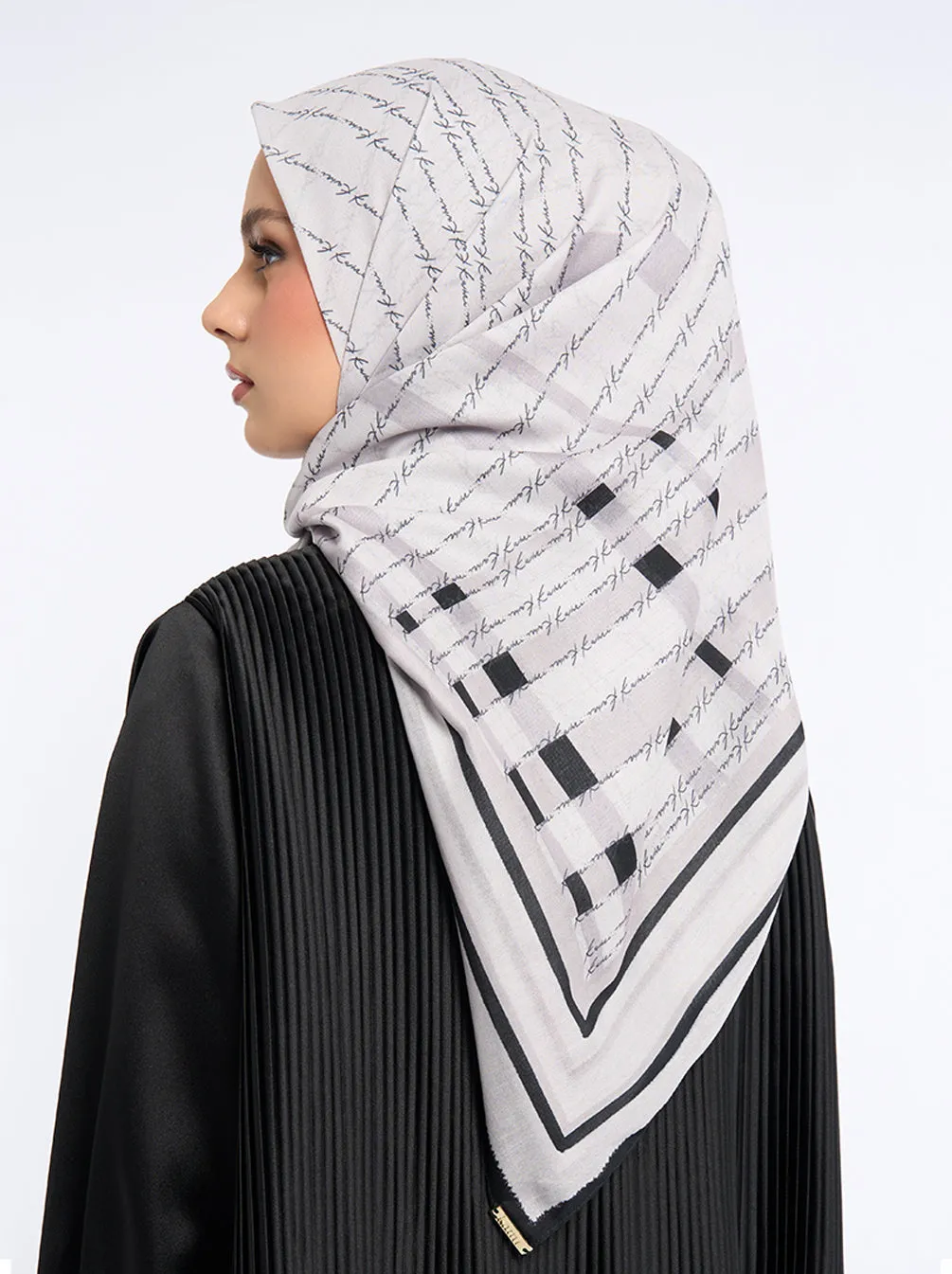 MONO RIDDLE SIGNATURE SCARF OYSTER BEIGE
