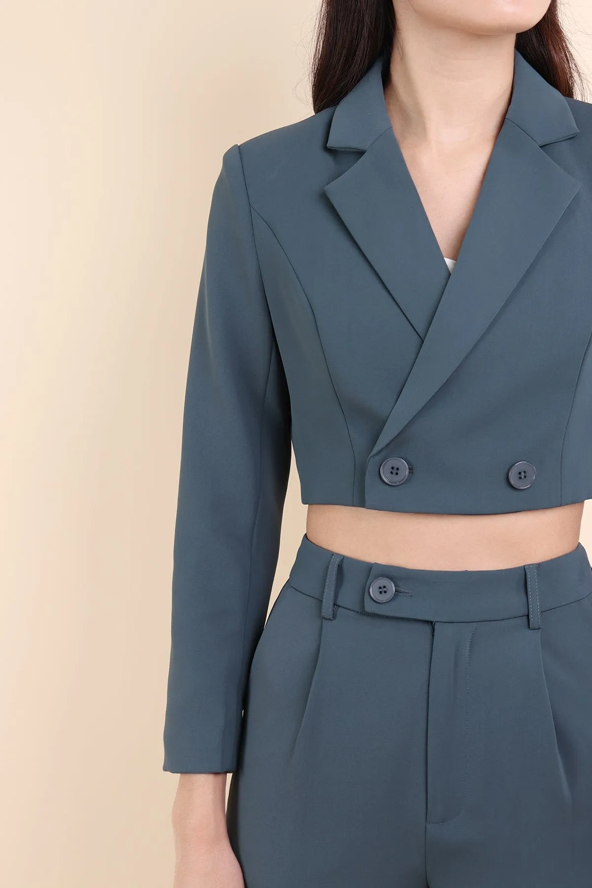 PAULA CROP BLAZER IN TEAL GREEN