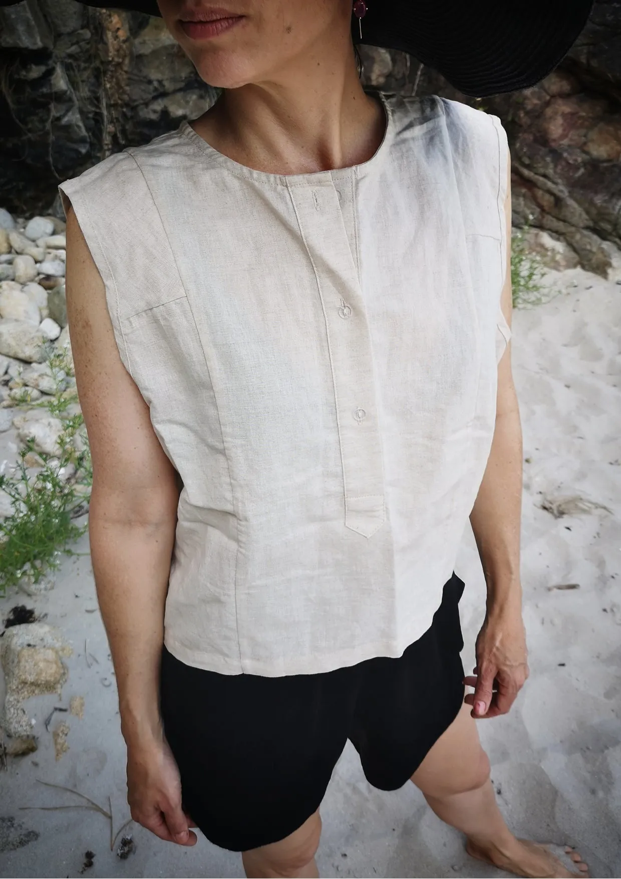 SHORT SLEEVELESS BLOUSE - LINEN natural white